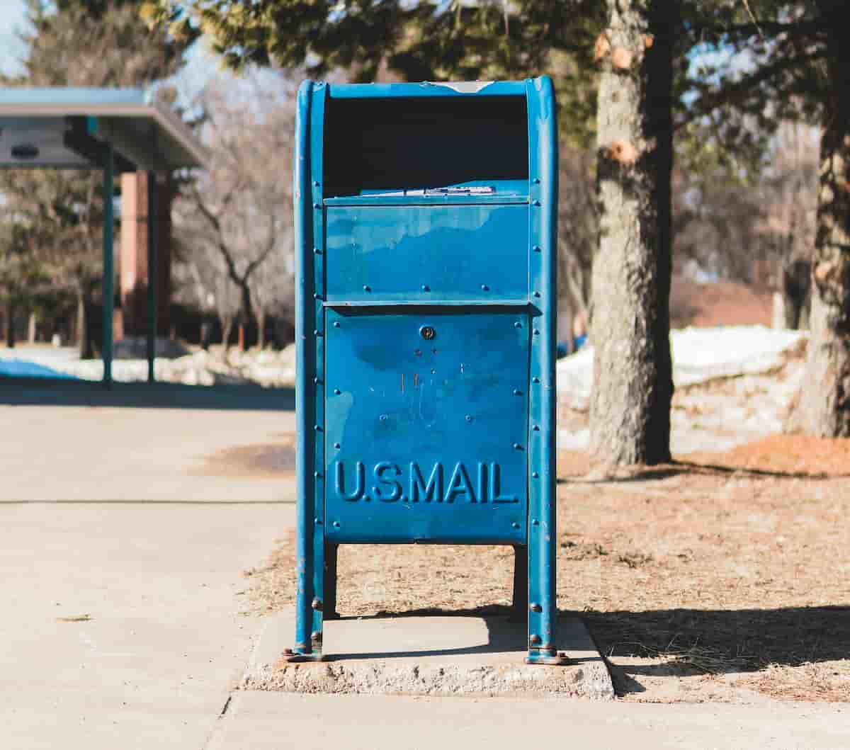 Mail-in Film Labs Guide 2025: Complete Guide to Shipping Your Film